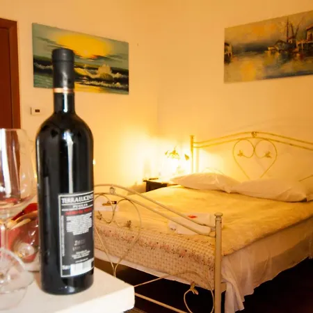 Anna's Rose Apartment