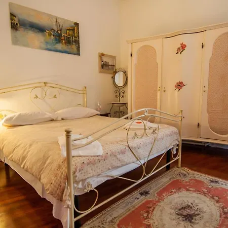 Anna's Rose Apartment *