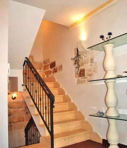 Anna's Rose Monopoli