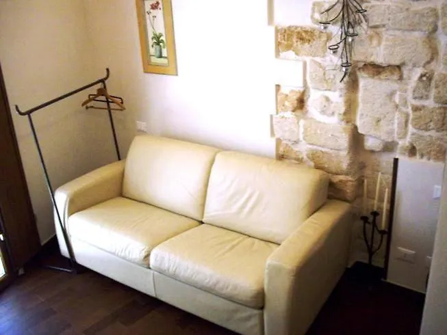 Anna's Rose * Monopoli